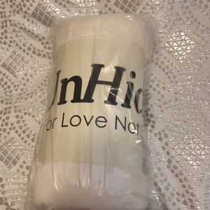 Brand newUnHide Lil Marshmallow Faux Fur Throw